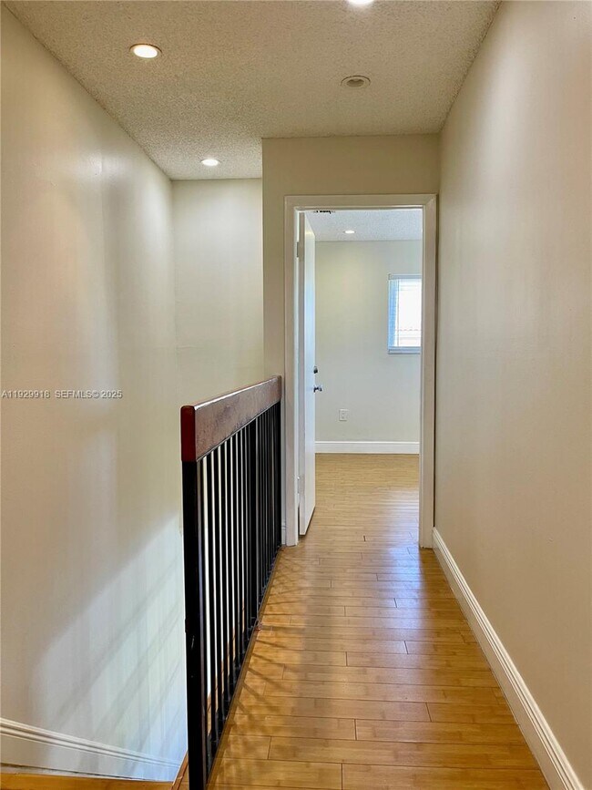 Building Photo - 562 NW 82nd Pl