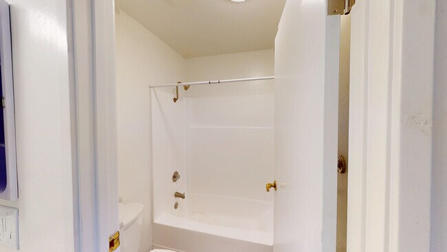 Building Photo - 515 B St