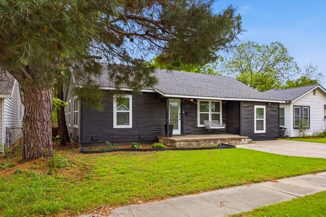 Building Photo - TCU-2712 Frazier Ave