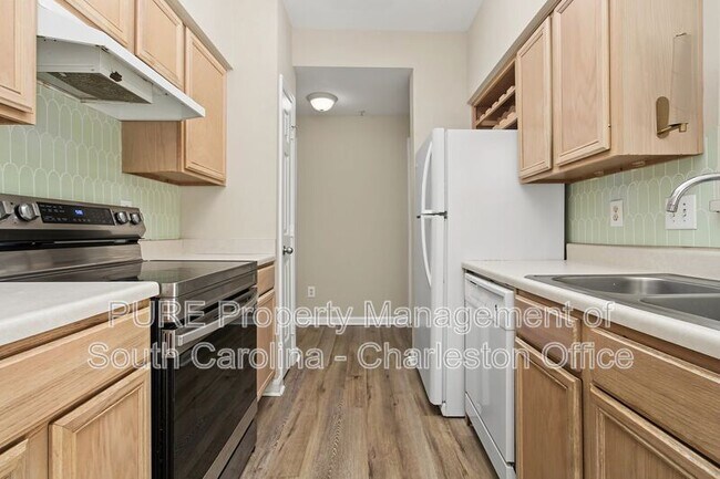 Building Photo - 700 Daniel Ellis Dr