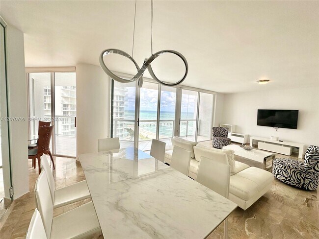 Building Photo - 16425 Collins Ave
