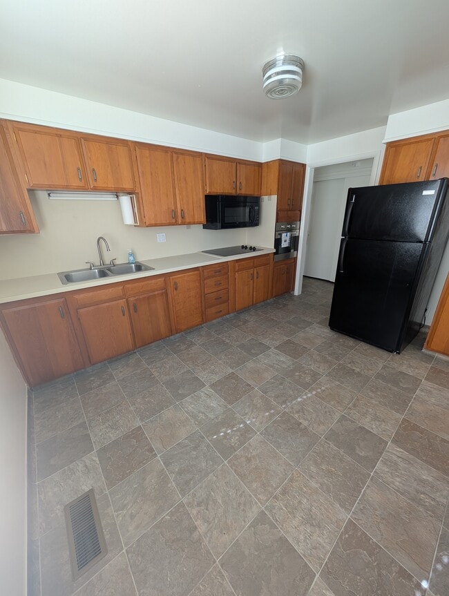 Building Photo - 509 S 300 E