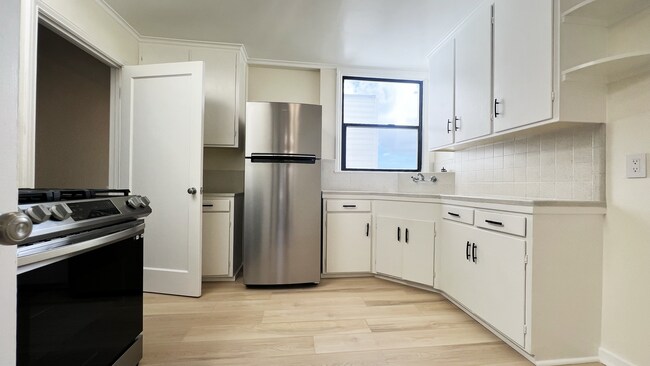 Building Photo - 11-13 Milton