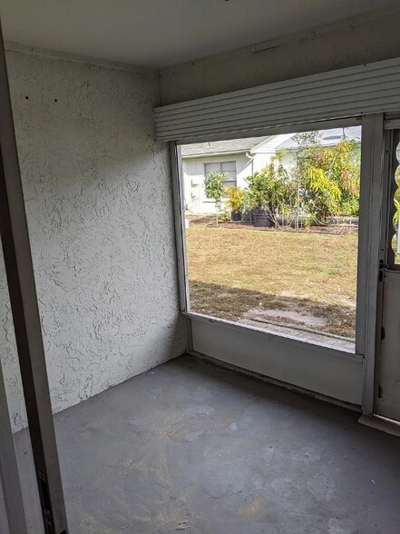 Building Photo - 2950 Wainwright Ct