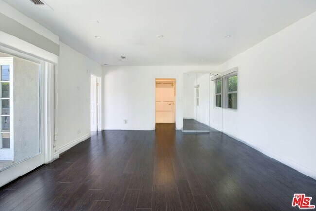 Building Photo - 2228 Nella Vista Ave