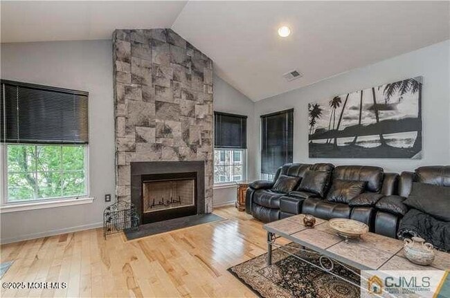 Building Photo - 115 Chariot Ct