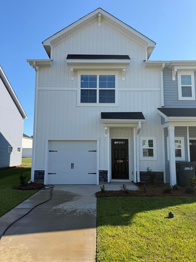 Building Photo - 2382 Bellflower St