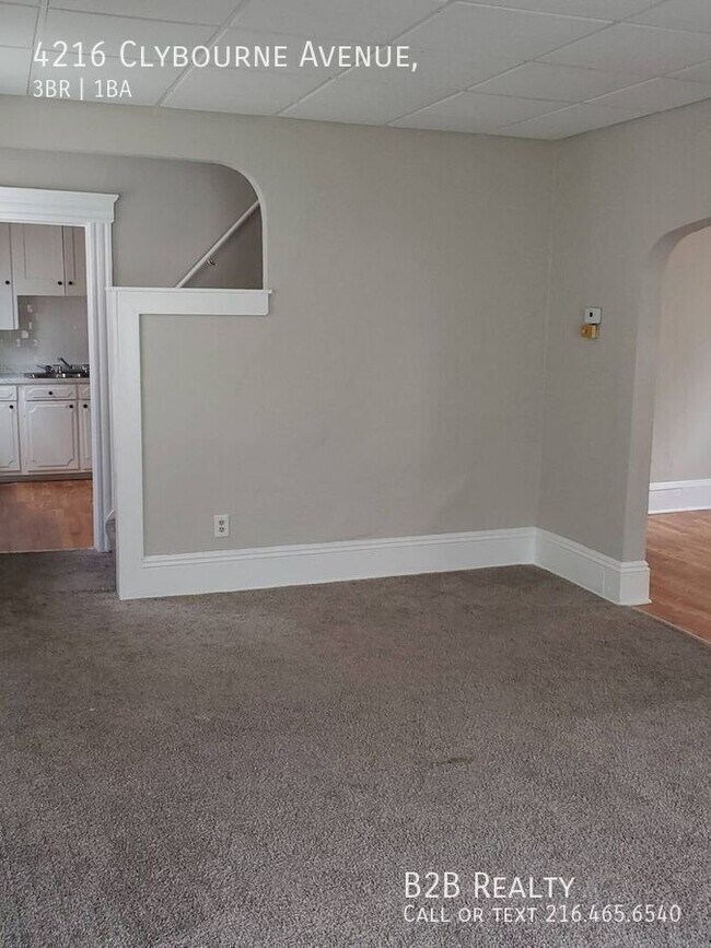Building Photo - 4216 Clybourne Ave