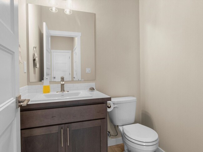 Building Photo - Modern Comfort & Style with A/C in Tumwate...