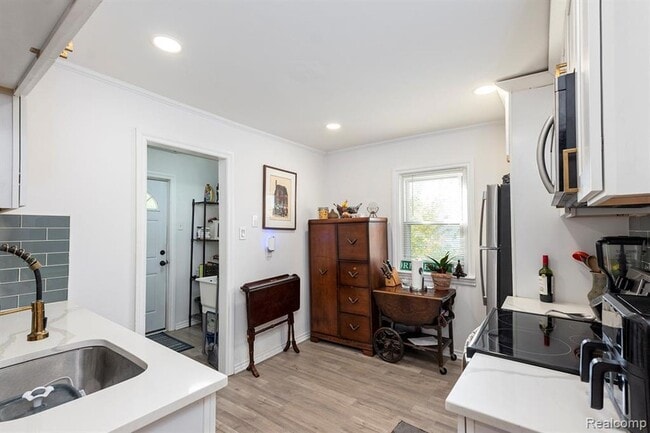 Building Photo - 13754 Knox Ave