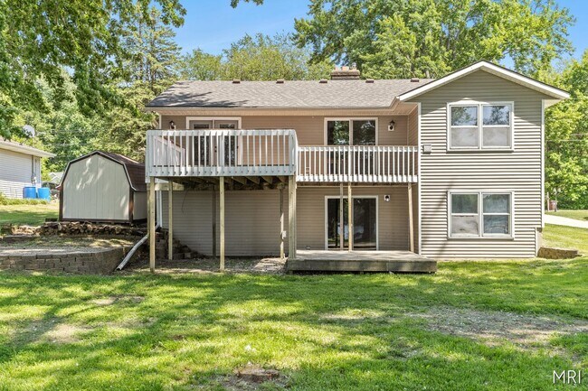 Building Photo - 8303 Cowan Lake Dr NE