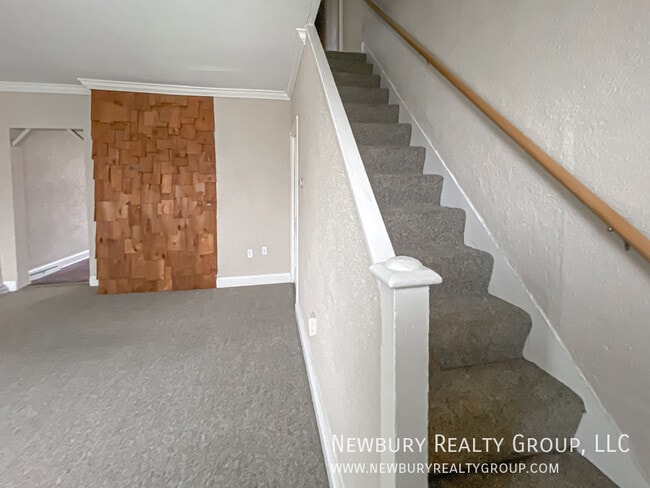 Building Photo - 39 Hickory St