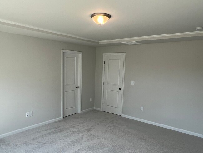 Building Photo - **3 Bed, 2.5 Bath Home for Rent @ Triple C...