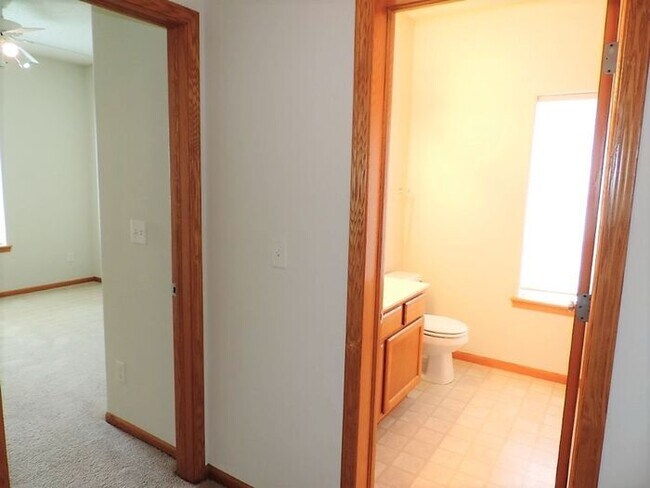 Building Photo - $1,300 | 2 Bedroom, 1 Bathroom Condo | Pet...