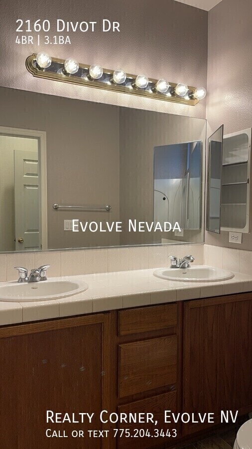 Building Photo - 2160 Divot Dr