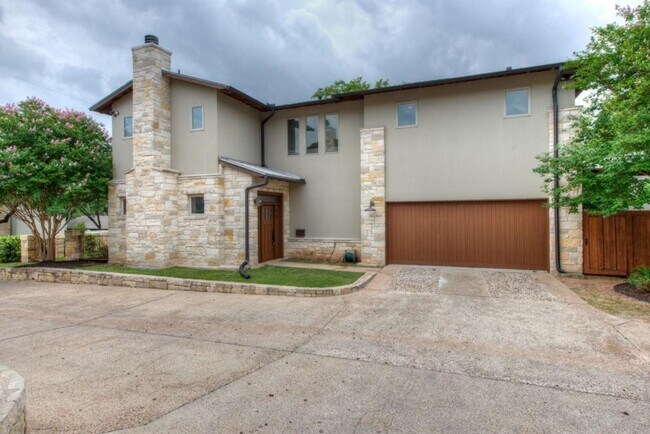 Building Photo - 605 Peacock Ln