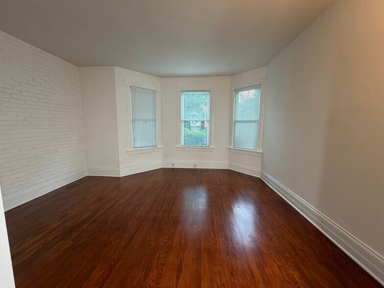 Building Photo - 136 Reed Ave