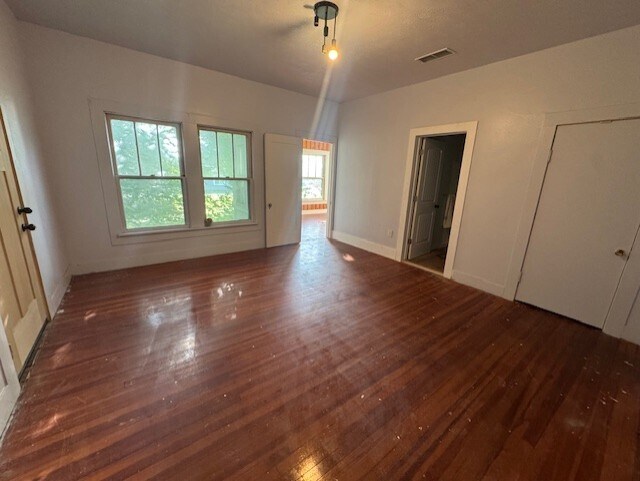 Building Photo - 817 W Long