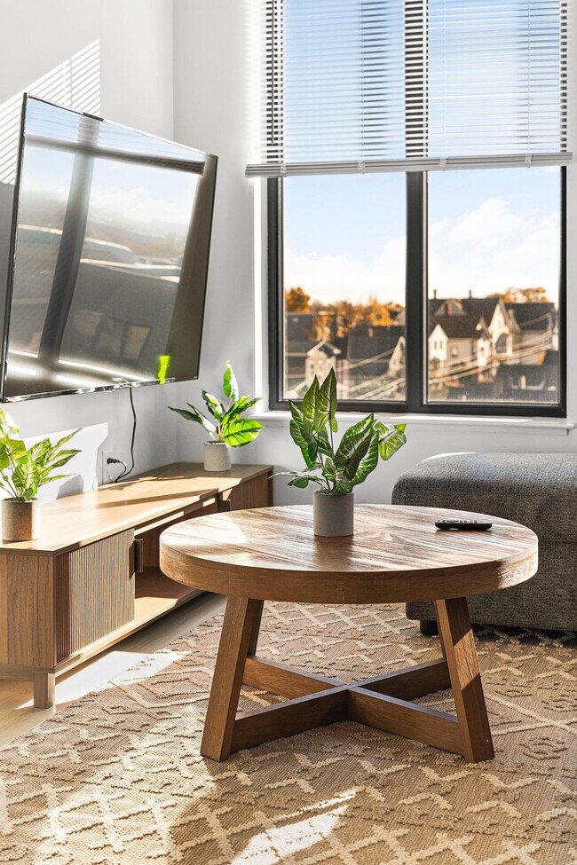 Building Photo - 600 Broadway-SI ID1240317P