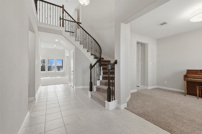 Building Photo - 2207 Silver Canyon Ln