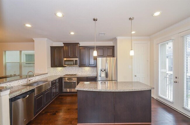 Building Photo - 10014 Spring Shadows Park Cir