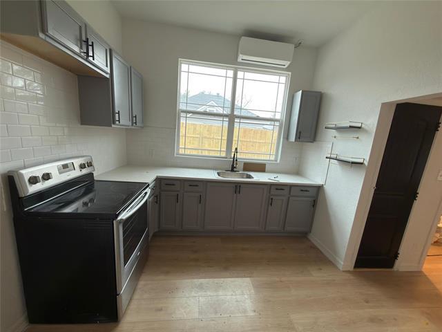 Building Photo - 216 W 9th St