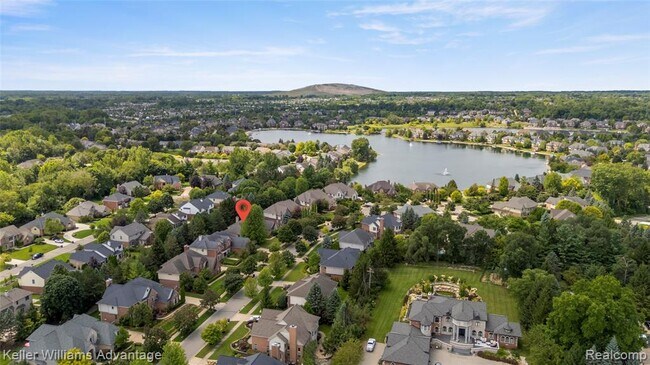Building Photo - 47611 Manorwood Dr
