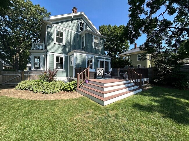 Building Photo - 554 Washington St