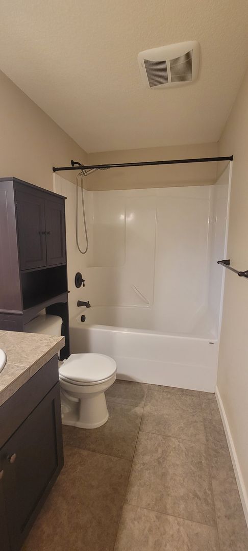 Building Photo - 125 S Ash St