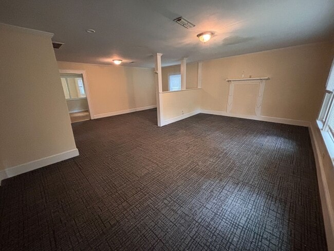 Building Photo - 3 Bedrooms- 2 Bathroom- House in Coosa!