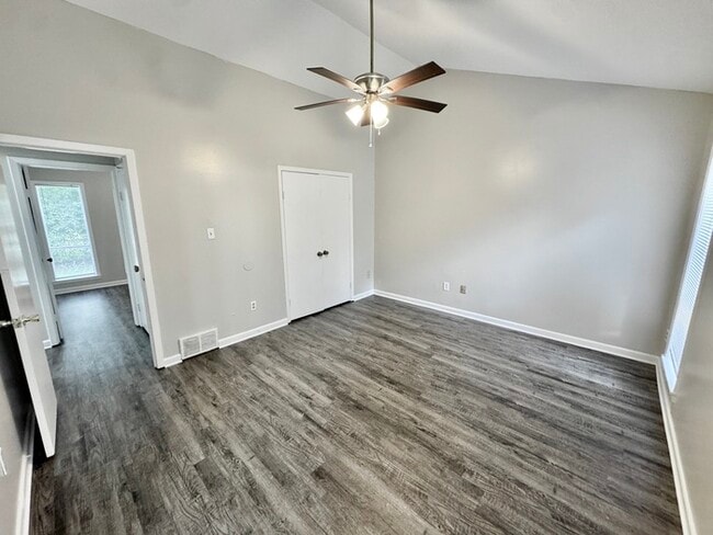 Building Photo - 4080 Meadow Creek Rd