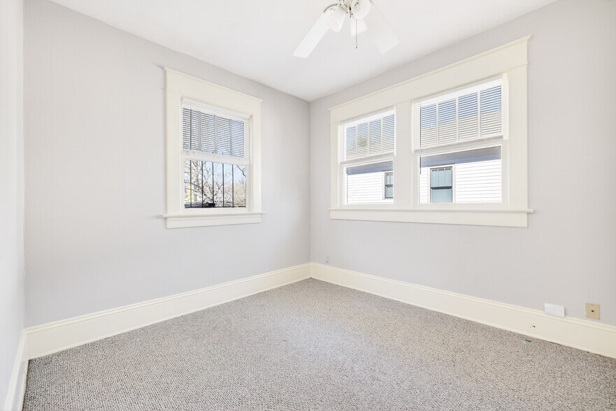 Building Photo - 300 Oxford Pl NE