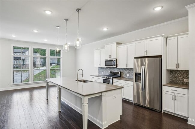 Building Photo - 687 Avondale Creek Dr.
