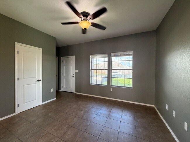 Building Photo - TWO STORY 5 BEDROOM 3 BATH HOUSE WITH SPA