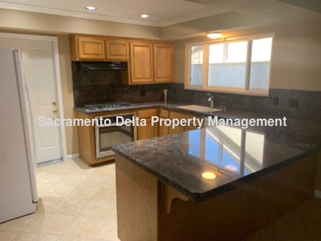 Building Photo - Spacious 3 bedroom, 2 Bath home in Citrus ...