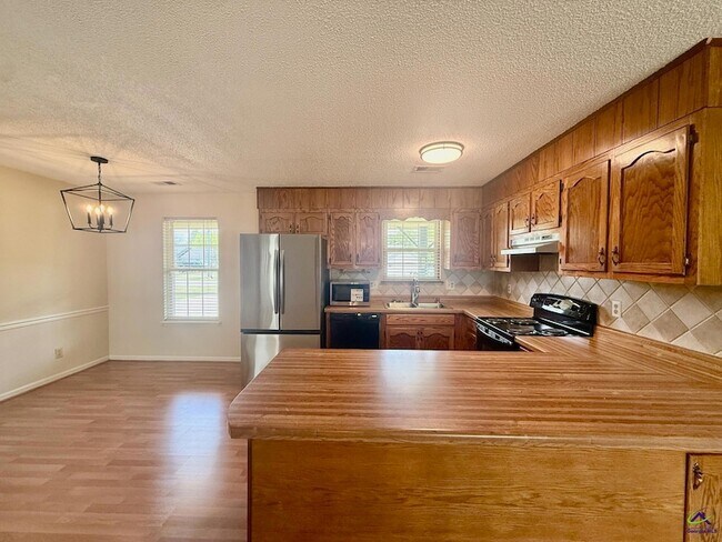 Building Photo - 104 Water Dr