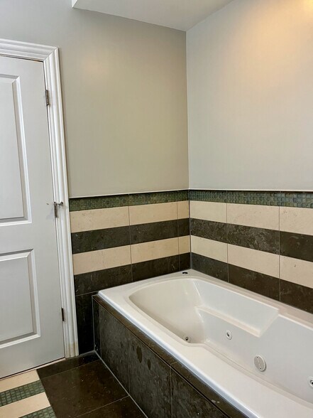 Building Photo - 1231 E 46th St