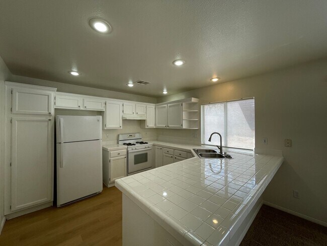 Building Photo - Aspenglen In The Crossing At Summerlin