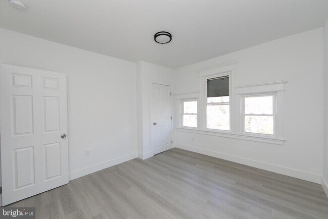 Building Photo - 1112 Collings Ave