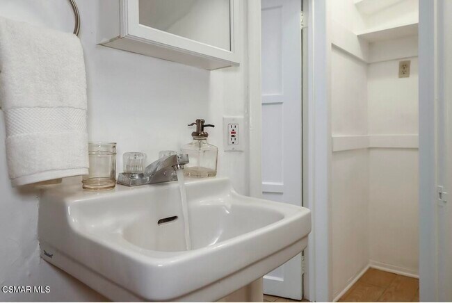 Building Photo - 1637 Malcolm Ave