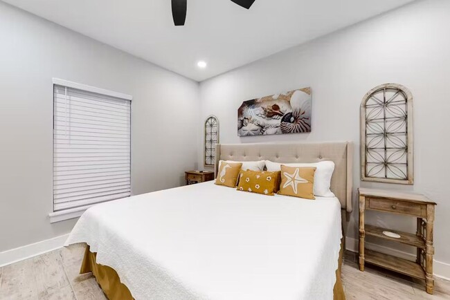 Building Photo - 3 bed 2 Bath Panama City Beach House