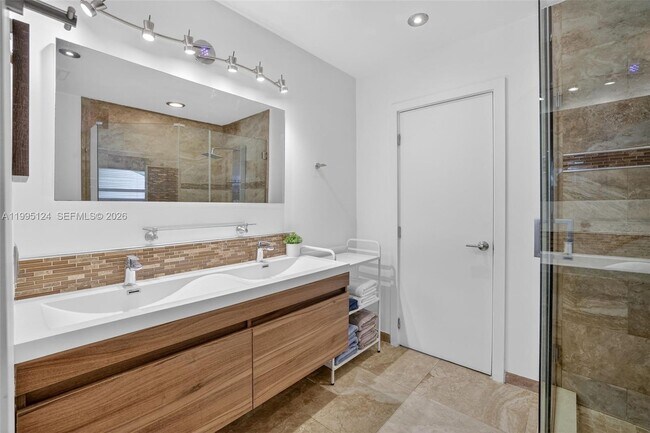 Building Photo - 1953 NE 15th Ave