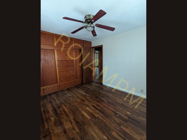 Building Photo - Charming 3 Bed / 1 Bath Home with Office & 2-Car Garage | Great Location Near Fred Meyer