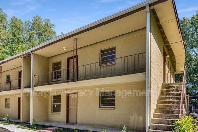 Building Photo - 65 Hughes St