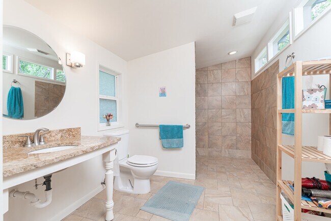 Building Photo - 3811 Ridgeline Dr