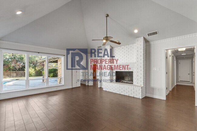 Building Photo - Charming 3 Bed 2 Bath Home in a Great Neighborhood - Private Pool!