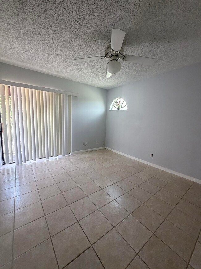 Building Photo - 3725 Village Dr