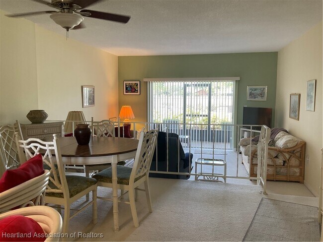 Building Photo - 3641 Edgewater Dr