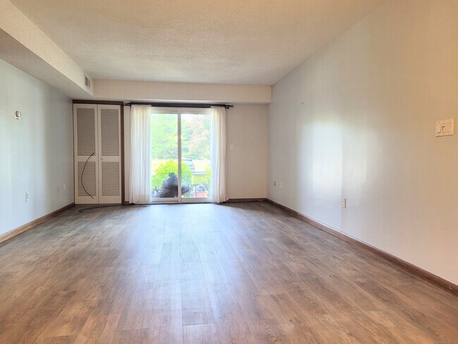 Building Photo - 1103 Twin Circle Dr