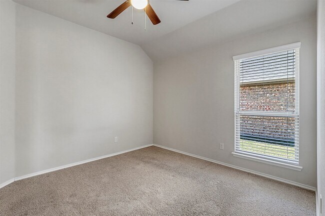 Building Photo - 3020 Oakcrest Dr